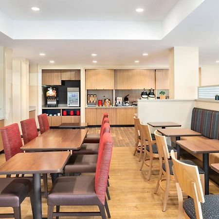 Towneplace Suites By Marriott Milwaukee Grafton Esterno foto