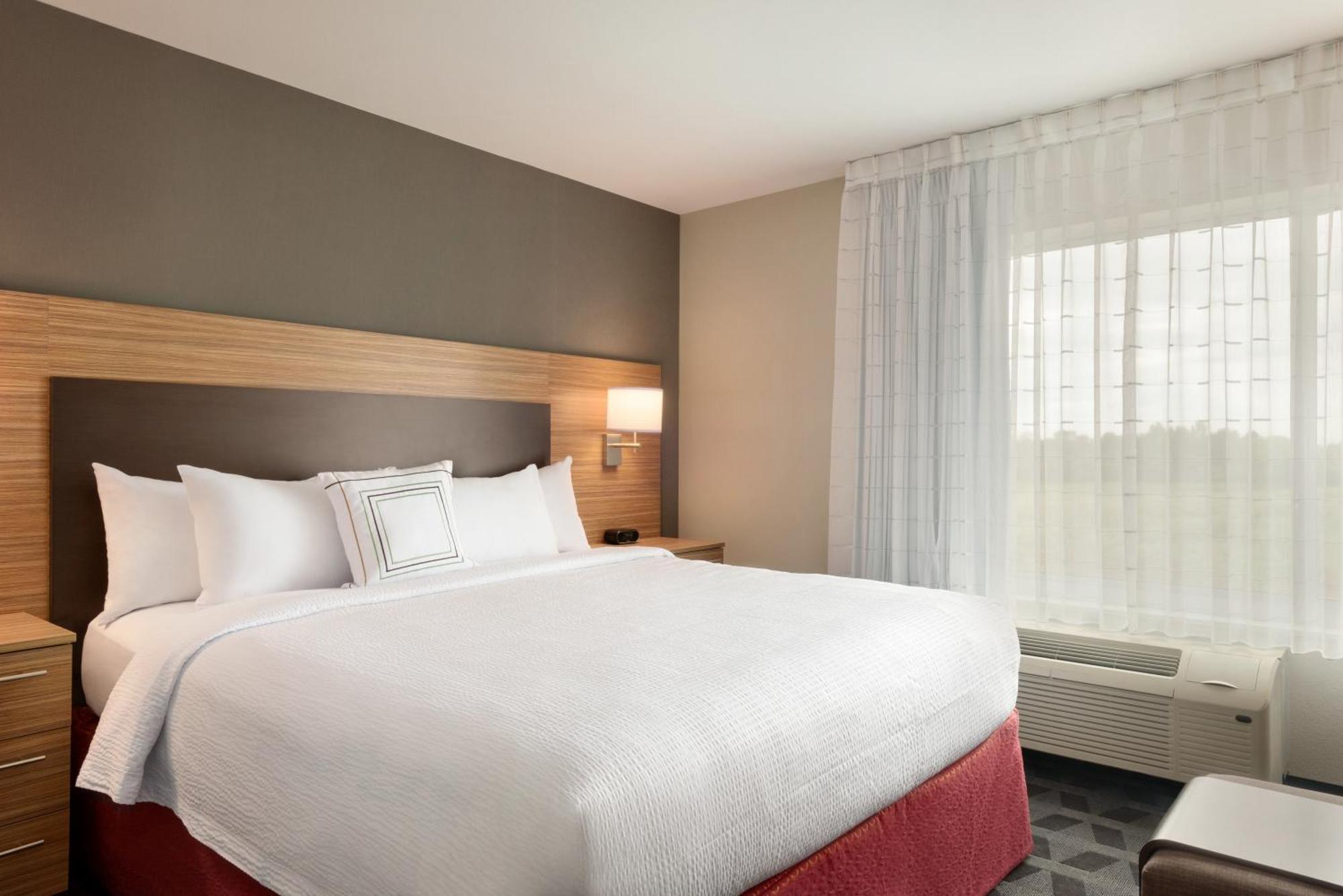 Towneplace Suites By Marriott Milwaukee Grafton Esterno foto