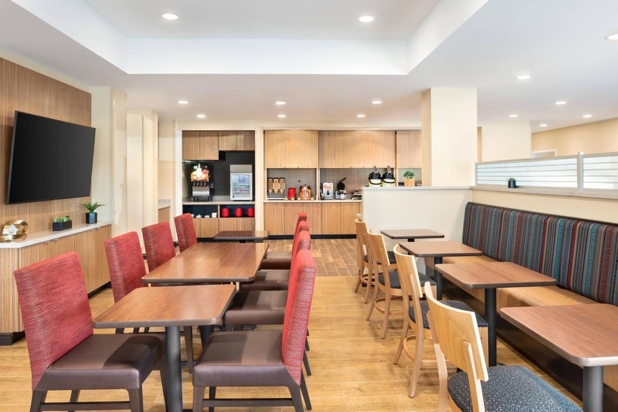 Towneplace Suites By Marriott Milwaukee Grafton Esterno foto