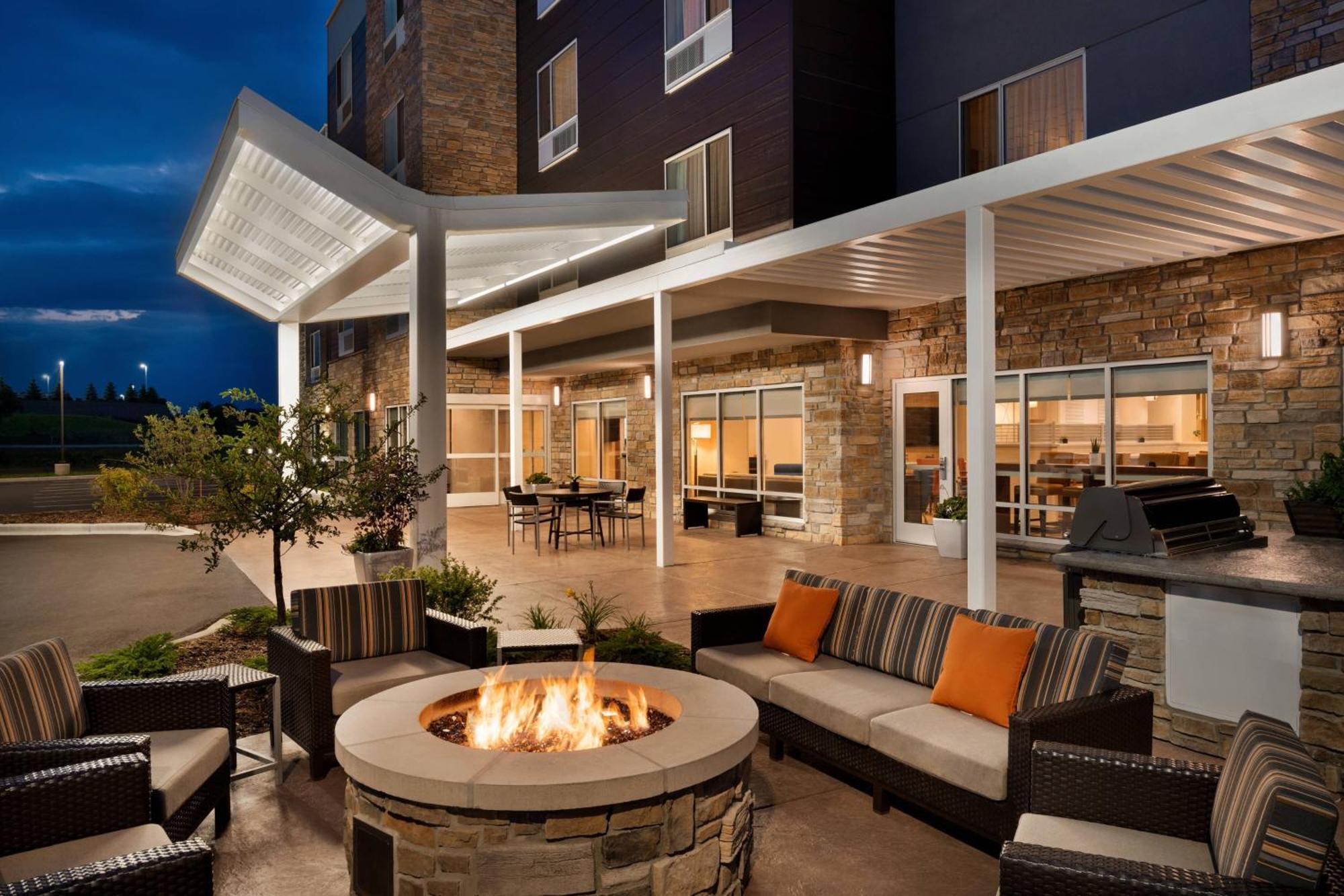 Towneplace Suites By Marriott Milwaukee Grafton Esterno foto