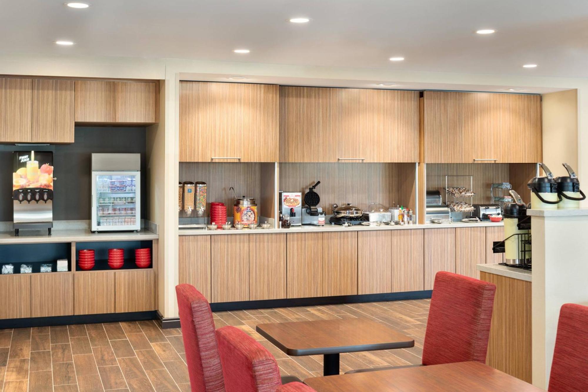Towneplace Suites By Marriott Milwaukee Grafton Esterno foto