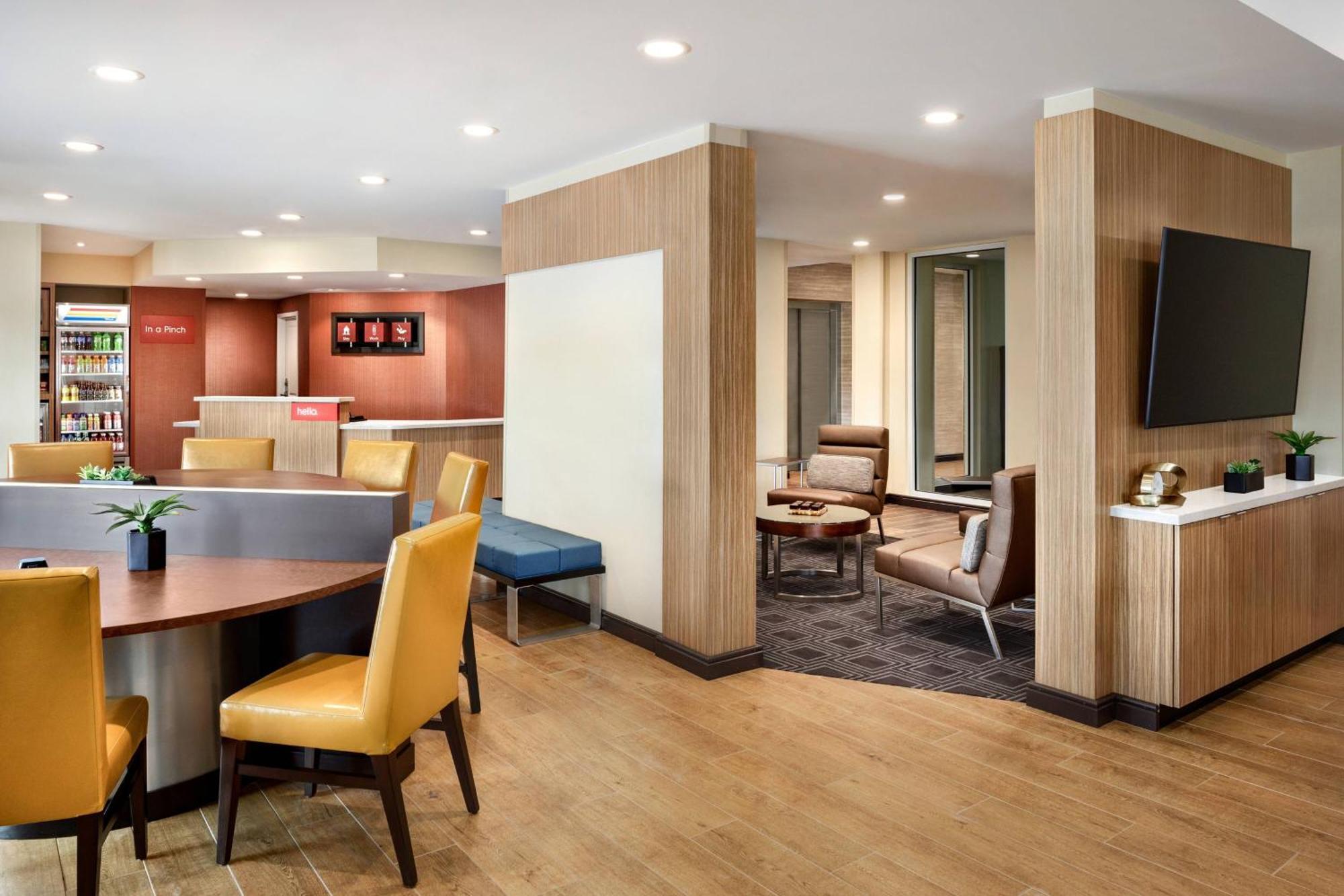 Towneplace Suites By Marriott Milwaukee Grafton Esterno foto