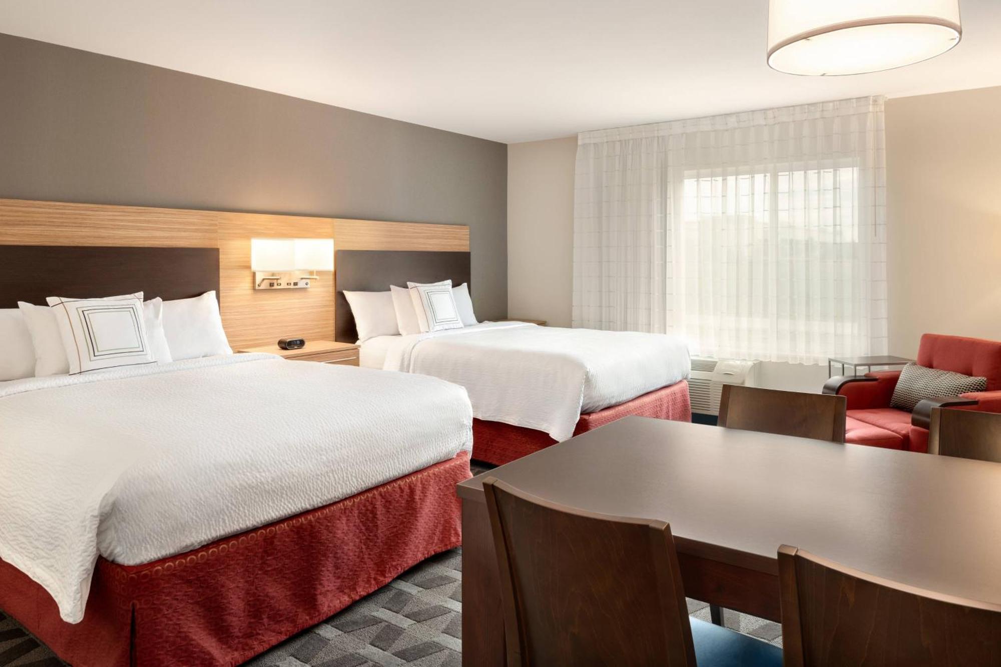 Towneplace Suites By Marriott Milwaukee Grafton Esterno foto